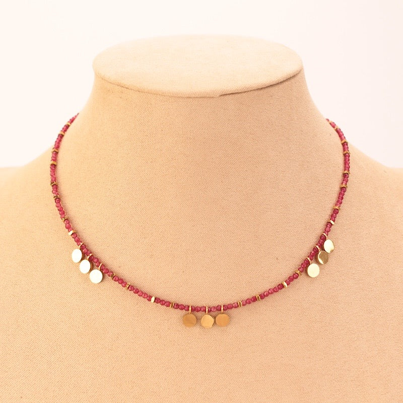 Collar chapitas y piedras